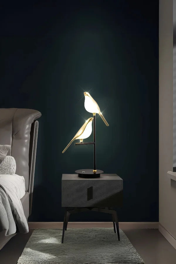 Strahlende goldene Tauben