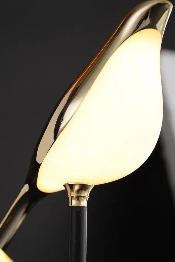 Strahlende goldene Tauben