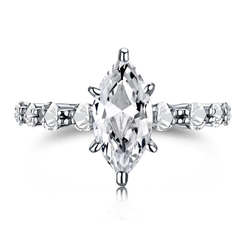 Amami Ring mit Marquise-Schliff